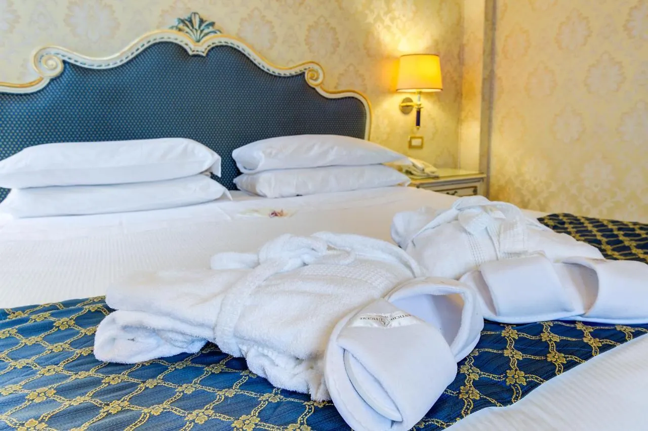 Hotel Antiche Figure Venice 3*,