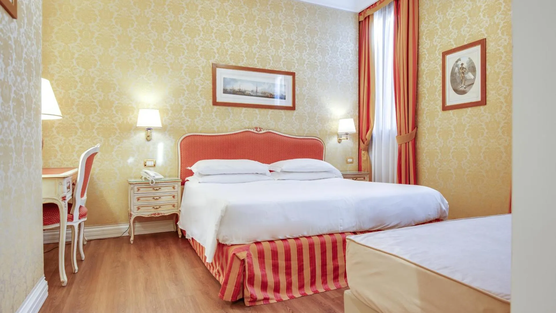 Hotel Antiche Figure Venice 3*,