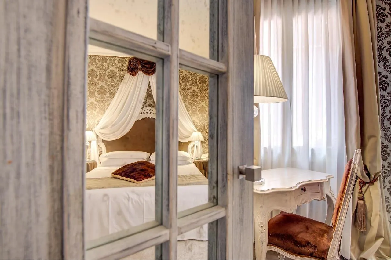 Hotel Antiche Figure Venice 3*,