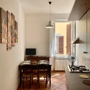  Apartment Nice & Roomy Behind The Uffizi Museum Italy