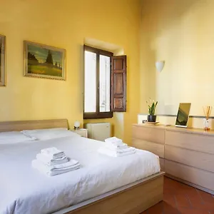  Apartment Cozy Classic Italian House Near Santa Croce, On The Lungarno Italy